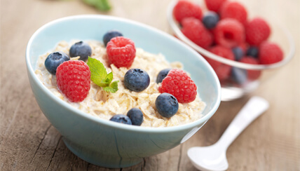 oatmeal with berries