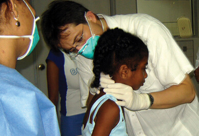 Infectious disease specialist Carlos Perez-Velez, MD, spent a month in Colombia leading a research program seeking to improve the diagnosis of tuberculosis in children and slow the spread of drug-resistance. 
