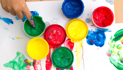 finger painting through art therapy