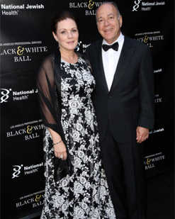 Bonnie and Robert Ezra. Robert, a National Jewish Health National Trustee and past honoree, served as co-chair for the 2017 Los Angles Professional Services Black & White Ball, benefiting National Jewish Health.