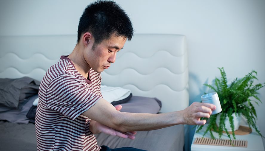 man applying moisturizer