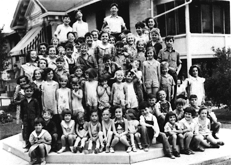 Children pose outside the Fannie E. Lorber Building in 1931.